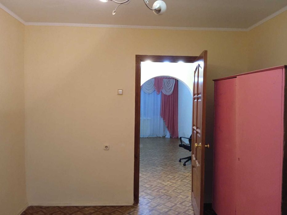 продается 3 ком кв  р-н Казахстан