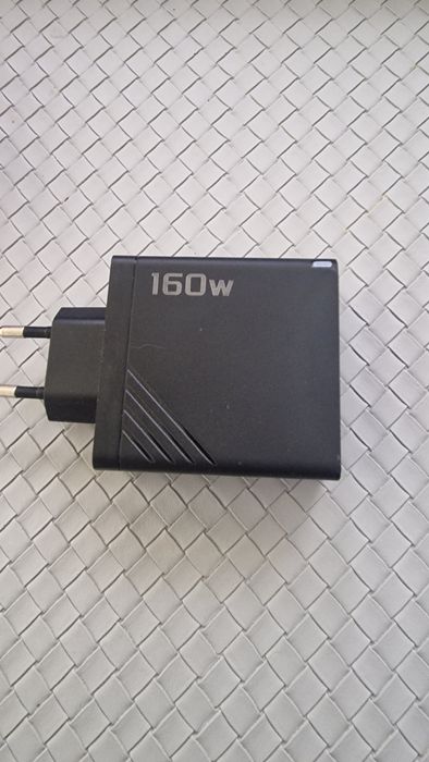 Общо 160 W многопортово USB бързо зарядно устройство