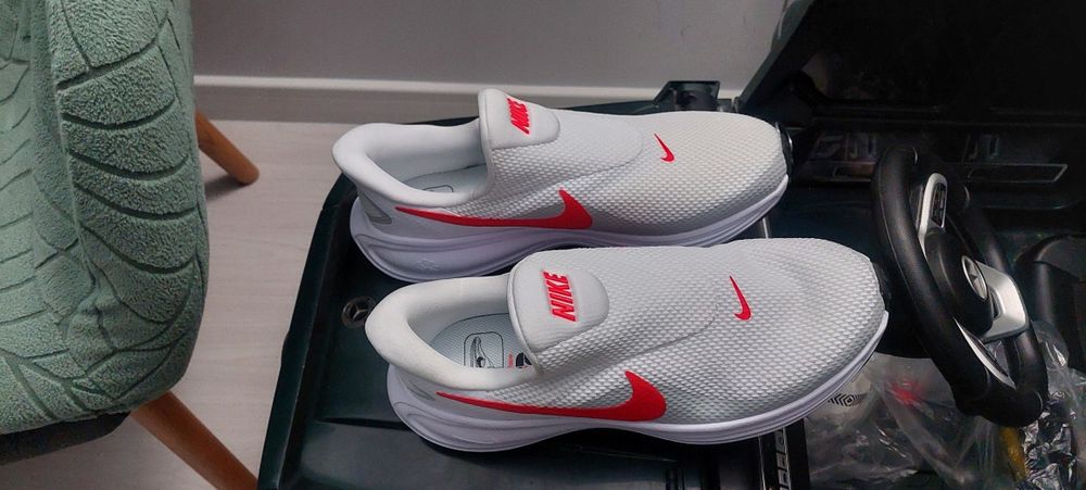 Adidasi model Slip-On