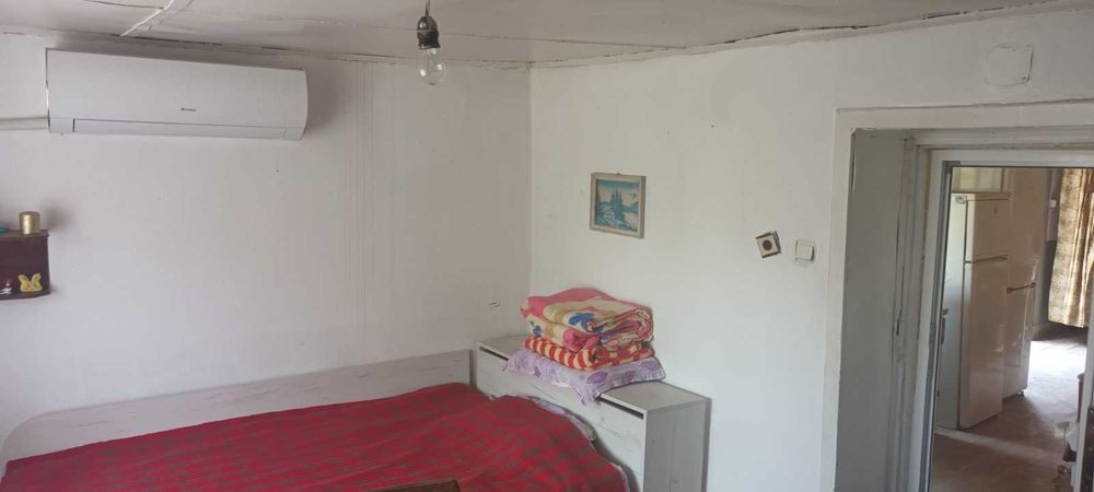 Къща с голям двор в Смин