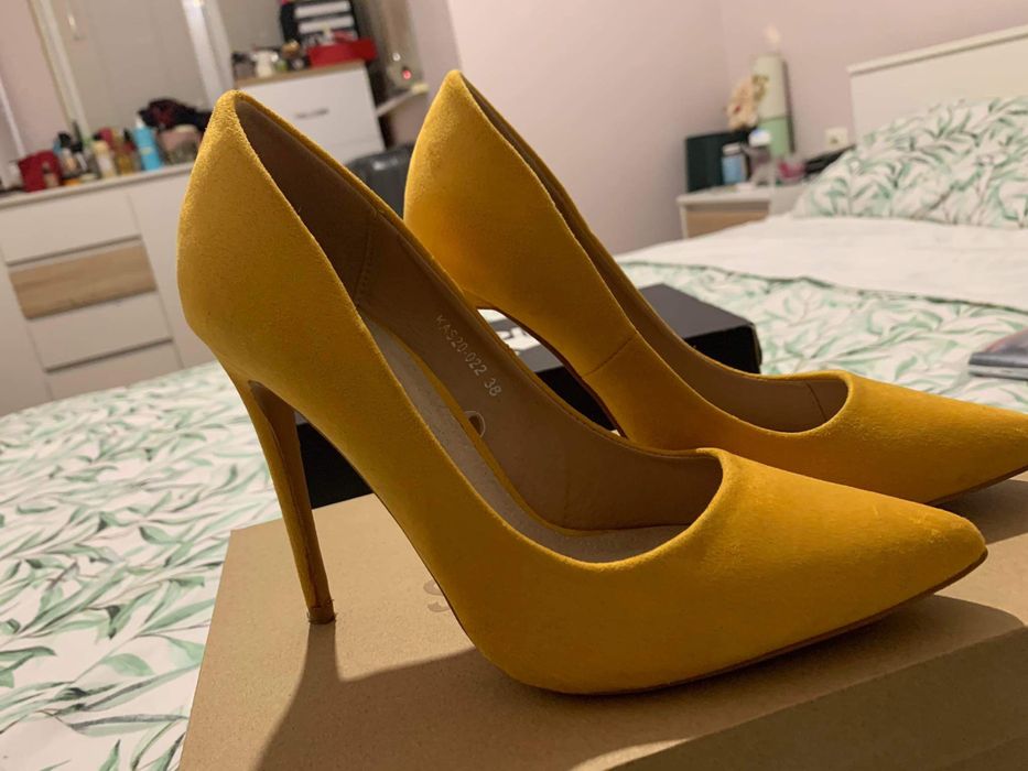 Елегантни обувки на висок ток