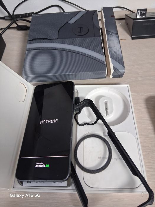 Nothing Phone (2) 12GB/256GB pt PIESE + Husa MagSafe & Cutie (Ecran Impecabil)