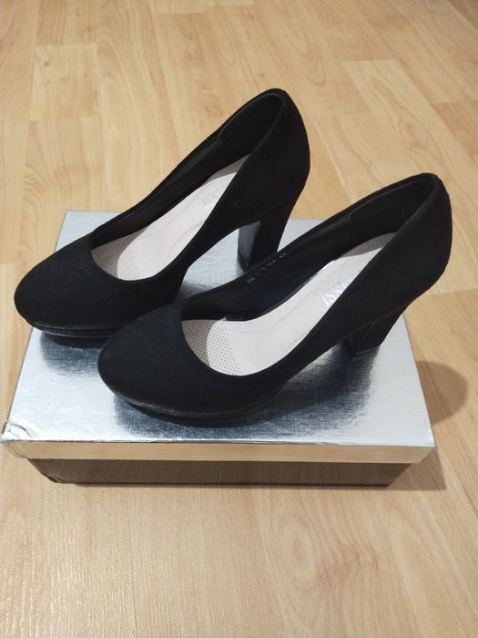 Продам туфли новые