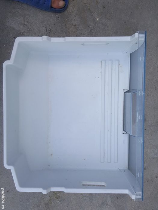 Rafturi și cutii combina frigorifica Arctic - 20ron bucata 
Fai mare v