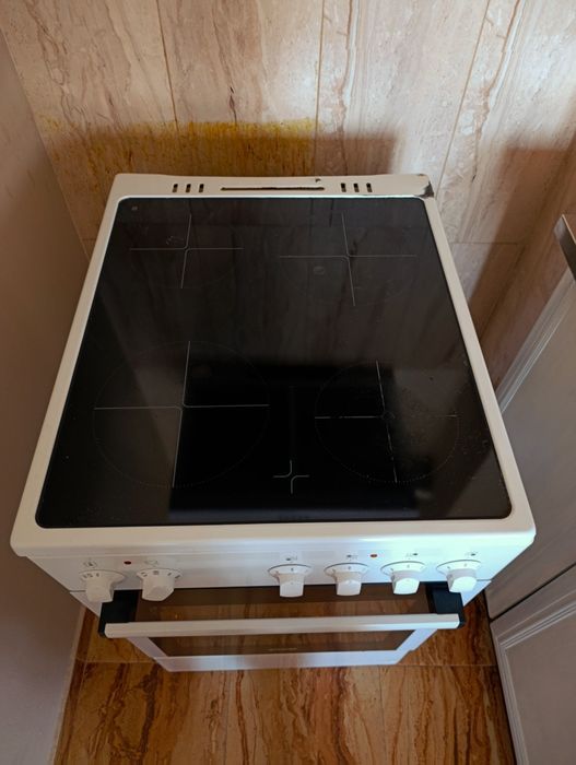 Готварска печка Gorenje със стъклокерамичен плот – Напълно работеща