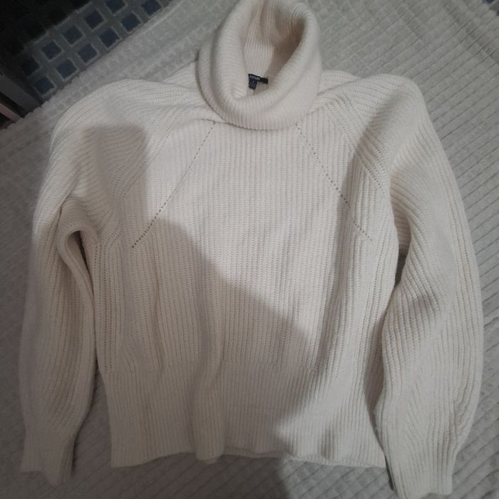 Bluza de.lana cu gat