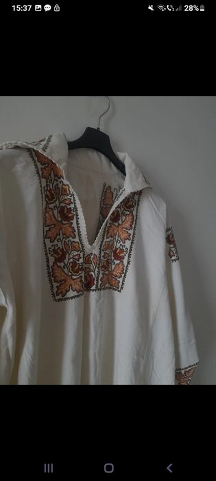 Camasa bartati cu poale,foarte veche,are și ițari