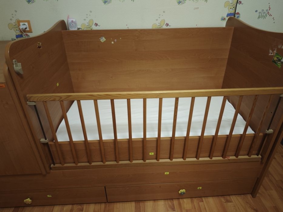 Бебешко  дървено легло