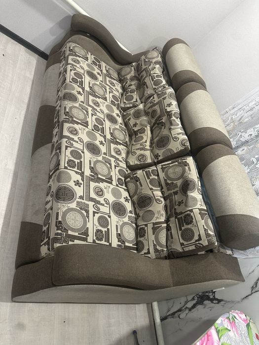 Продам диван длина 2.2м ширина 1м