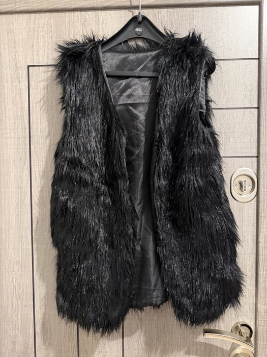 Продавам три дамски елека и яке