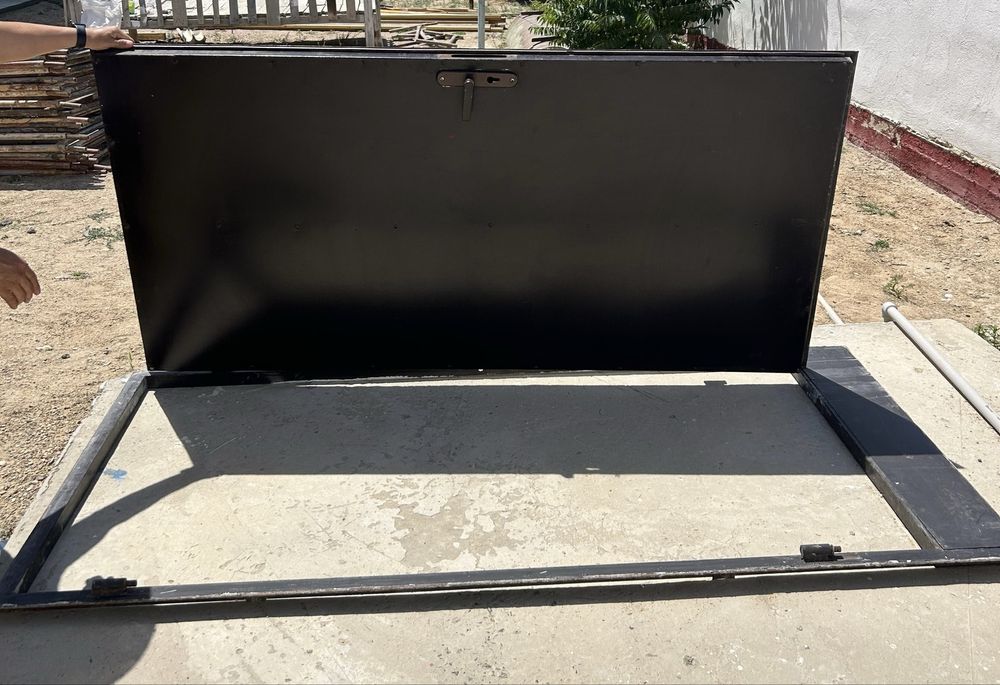 Двери железные б/у