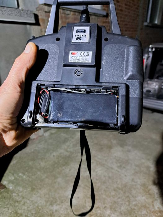 лодка за захранка със зарядно