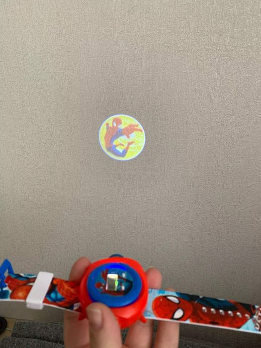 Детски часовник с прожектор