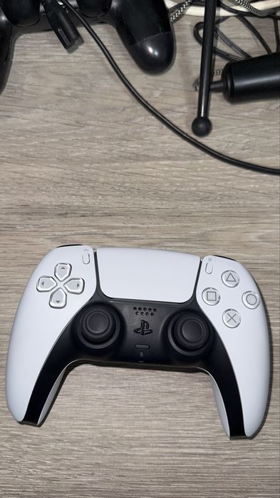 PlayStation 5 като нов + UFC 5 & FC26 + Fortnite bundle