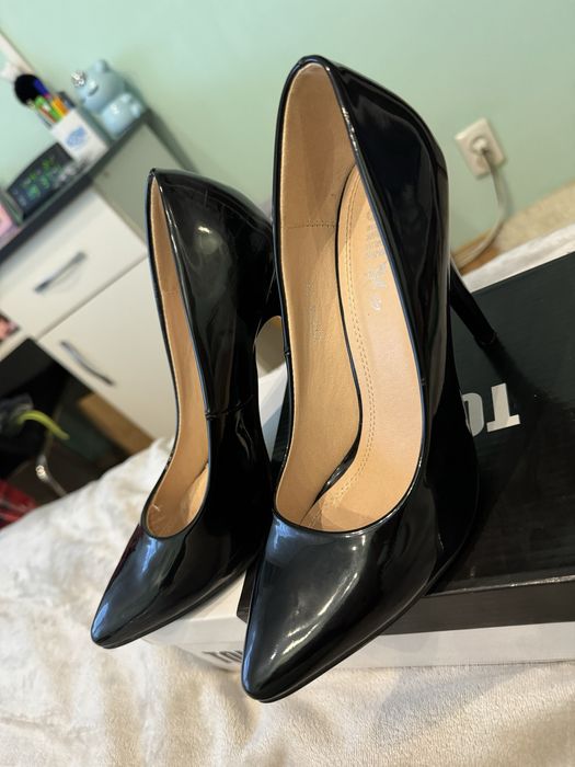 Pantofi cu toc stiletto
