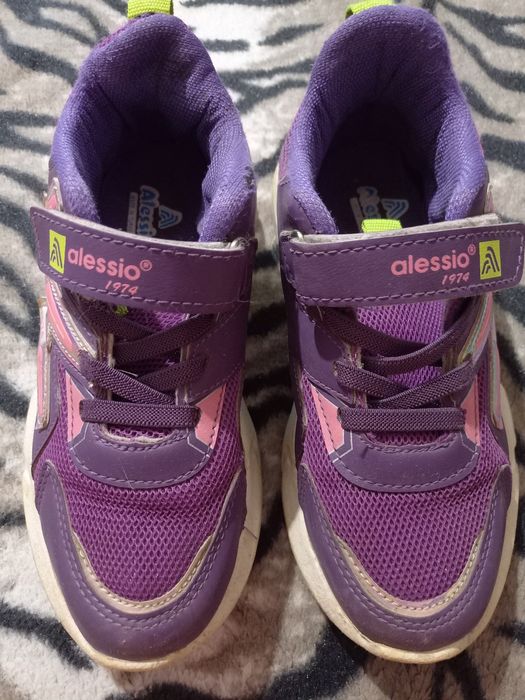 Кроссовки на девочку