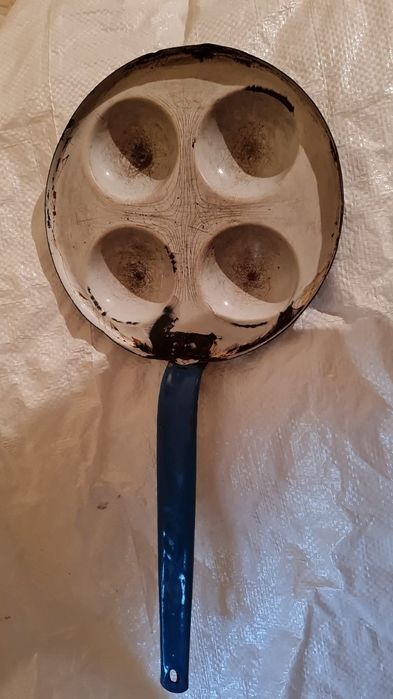Tigaie de facut oua si placinte(tarkedli) , veche, comunism, colectie