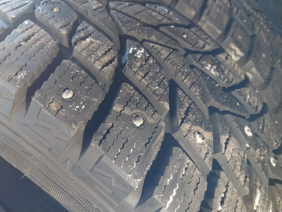 2 шины Dunlop 235 60 R17.