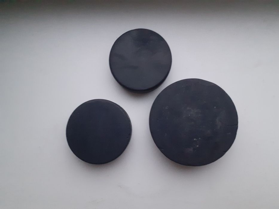 Шайбы для игры в хоккей