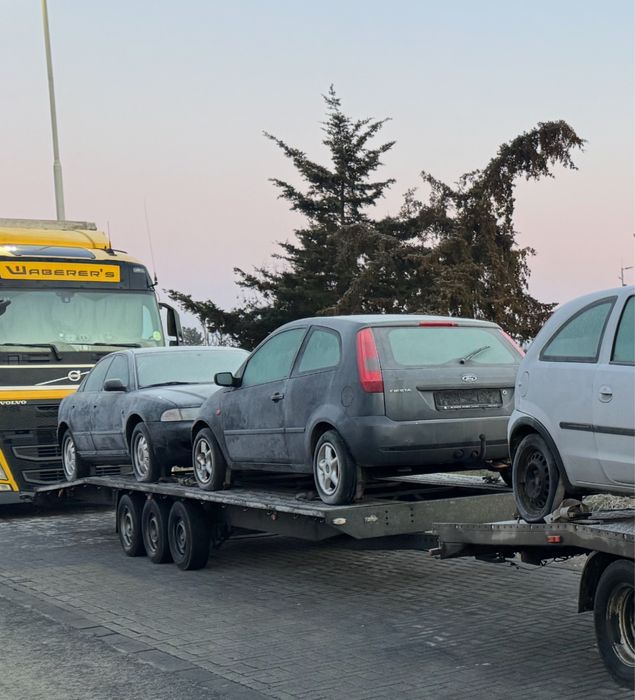 Авто Платфорна ремарке двойна под наем