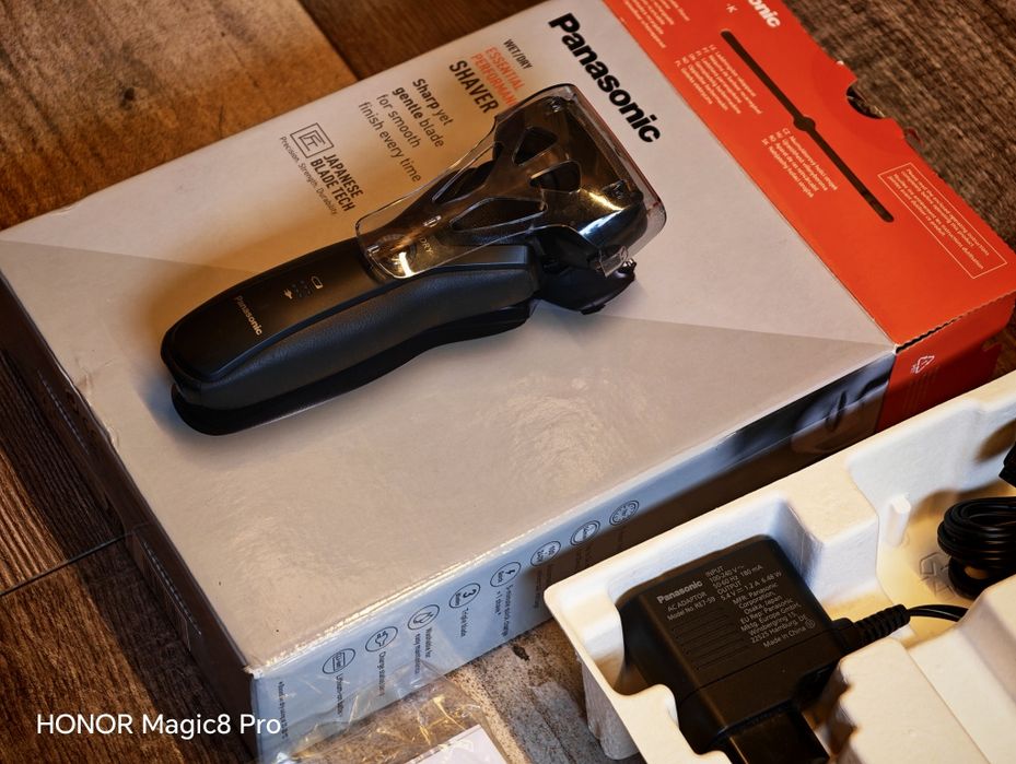 Aparat de ras Panasonic ES-RT37-K503, 3 lame, Cap pivotant, LED, Negru