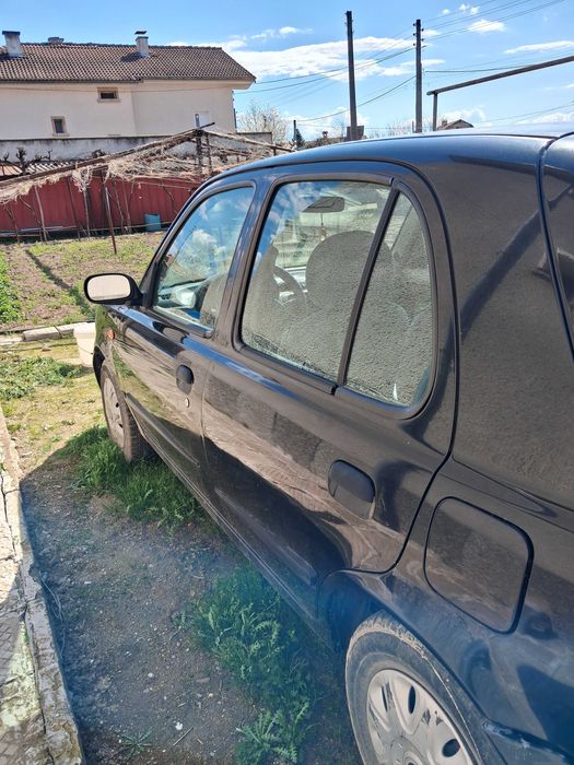 Продавам Нисан Микра