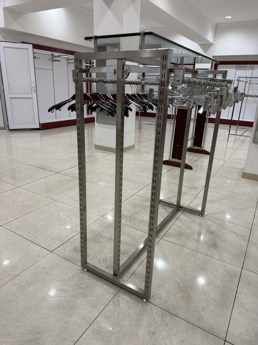 Вешала для одежды. Стеллажи