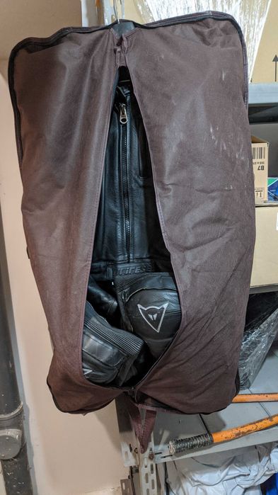 Дамска Dainese екипировка, размер 42, Подарък HJC RPHA 11, matt black