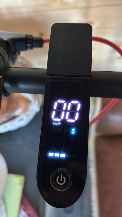 Trotinetă electrică 350W, 31 km/h , 928 km