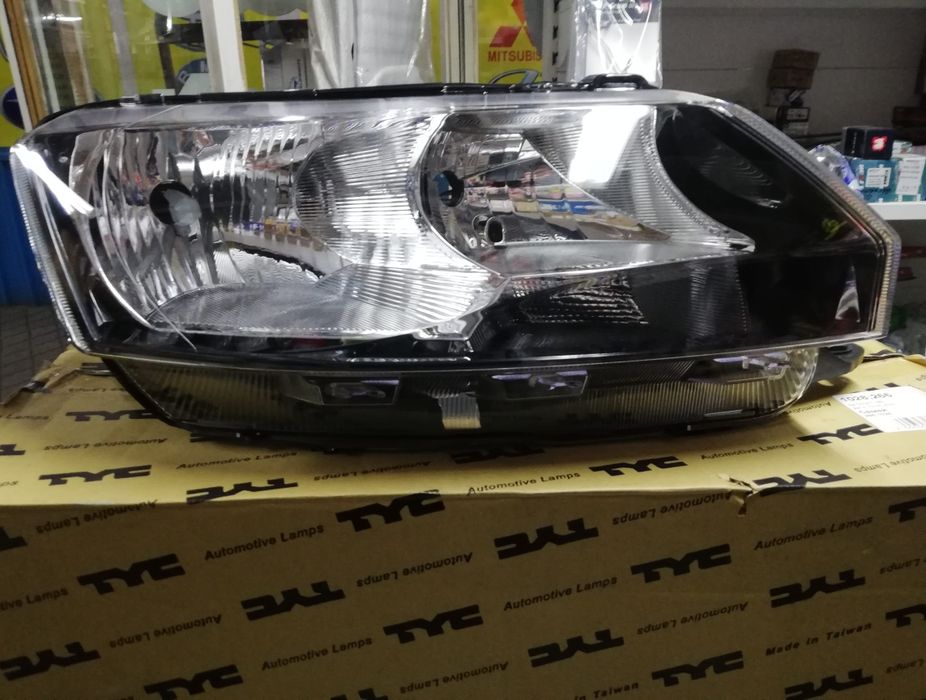 Фара Шкода Рапид