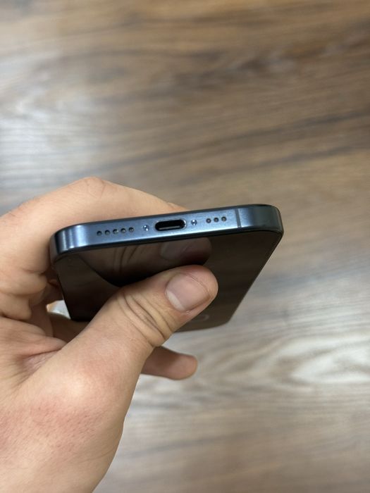 iPhone 15 Pro 128gb 89%, karobkasi bor, ideal umuman usta ko’rmagan.