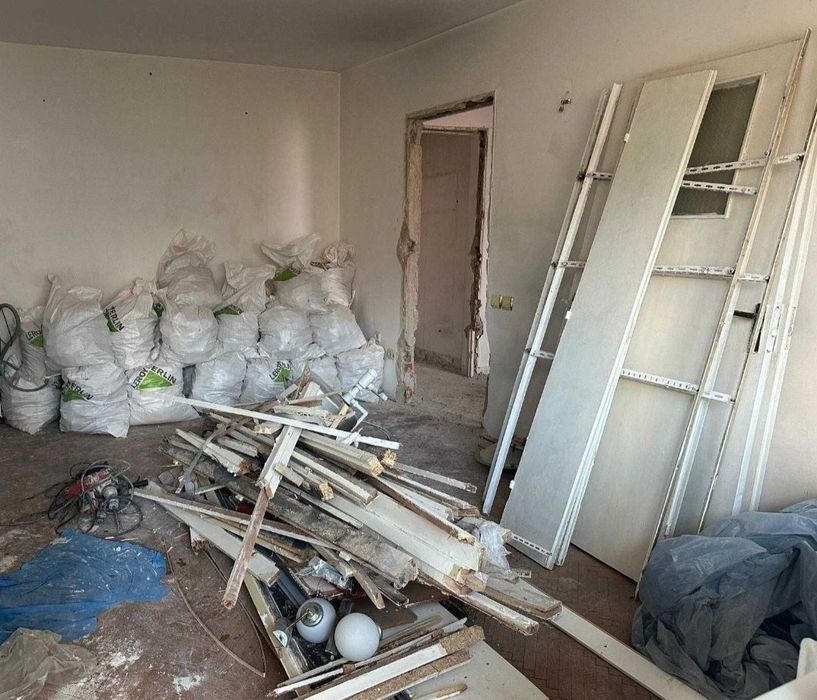Demolari case vechi ziduri hambare Decopertari faiantă parchet