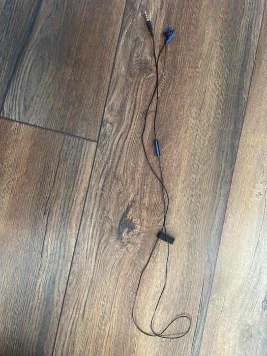 Ps4 slim с включени 8 игри