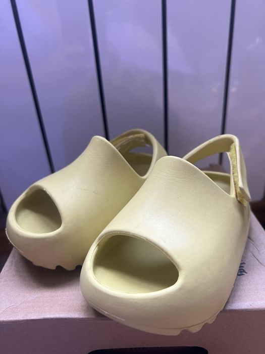 Продам детскую обувь