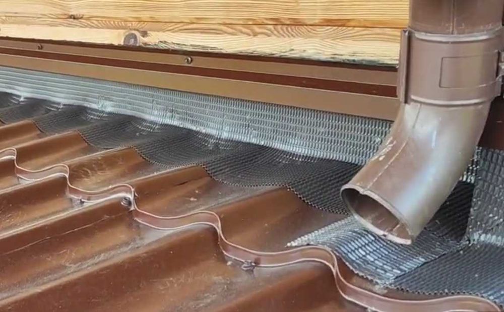 Лента герметик для примыканий. Самоклейка для кровли, дымовой трубы