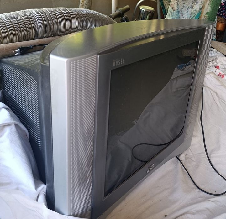Телевизор JVC стерео
