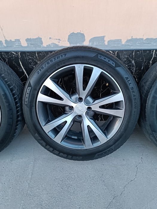 Kaptiva Stil Diska Balon Sotiladi 215 55 R17 Holati ideal