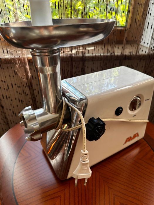 Электромясорубка AVA 1200W