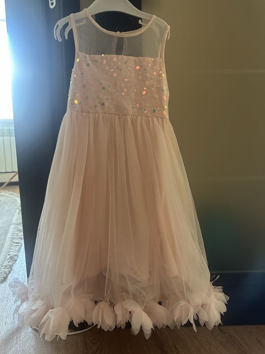 Продам платья на девочек