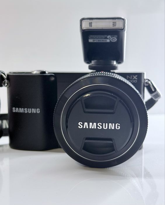 Продавам фотоапарат Samsung NX1000