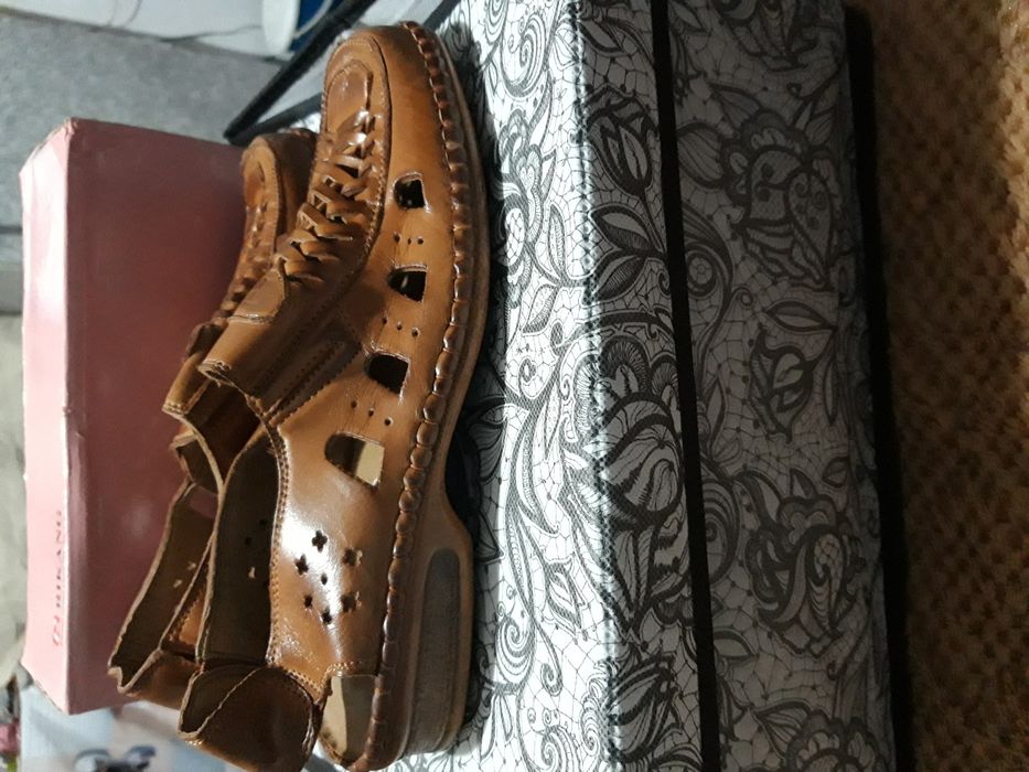 Продам новые босоножки