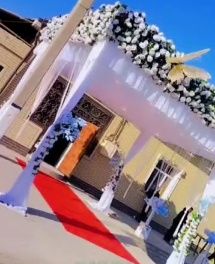 САҲНА БЕЗАК ҳамма нарсаси билан сотилади. Тайёр бизнес. 4*4 метрлик.