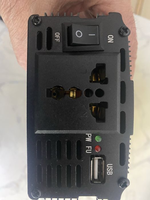 Power invertor 12V la 220V '2000W