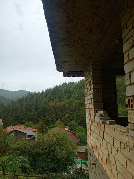 Продава къща в с.Ряка с парцел 1730 кв.м,на 5 км.от гр.Смолян