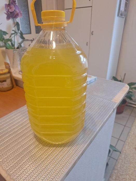 Ulei de floarea soarelui presat la rece