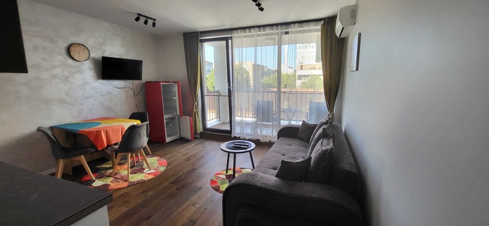 Студио под наем ,център Варна