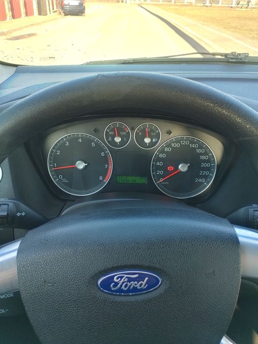 Vând Ford focus 2 1.4 benzina 2008 proprietar fiscal pe loc Citiți Tot