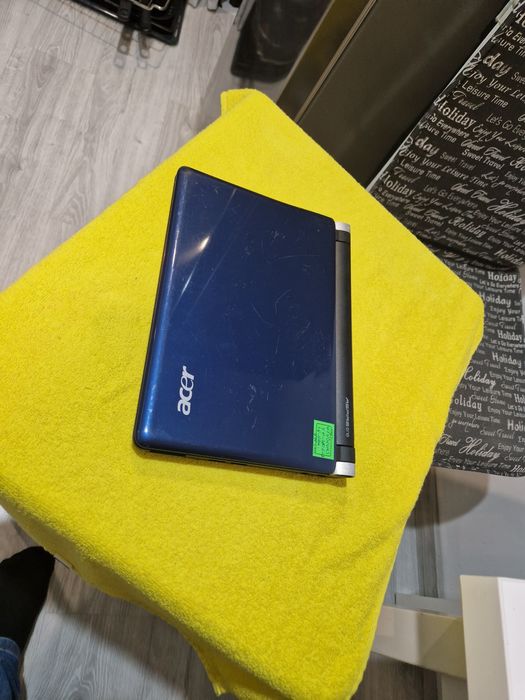 Mini laptop Acer cu Windows XP