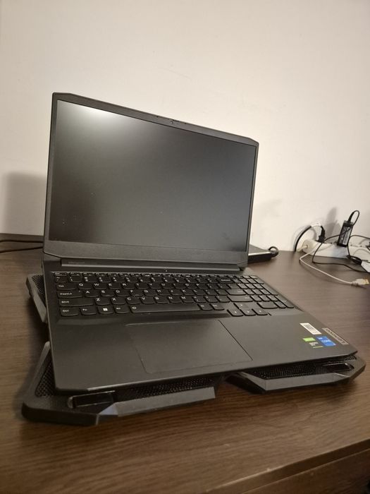Vând laptop Lenovo IdeaPad Gaming 3