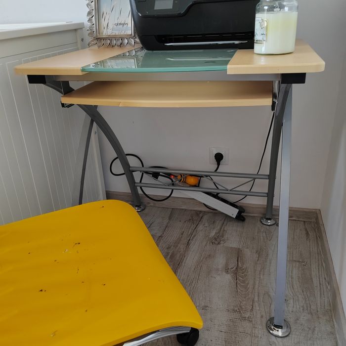 Vind birou rezistent